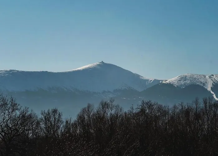 Za Gorami, Za Lasami
