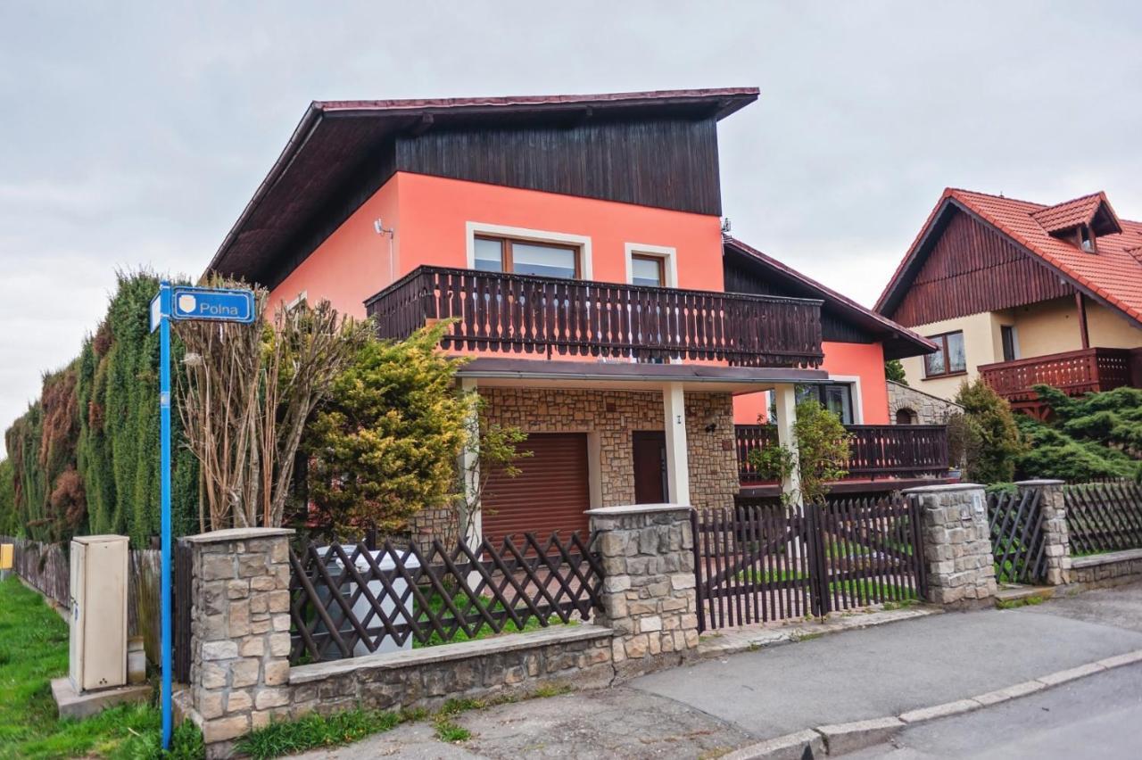 Za Gorami, Za Lasami Villa