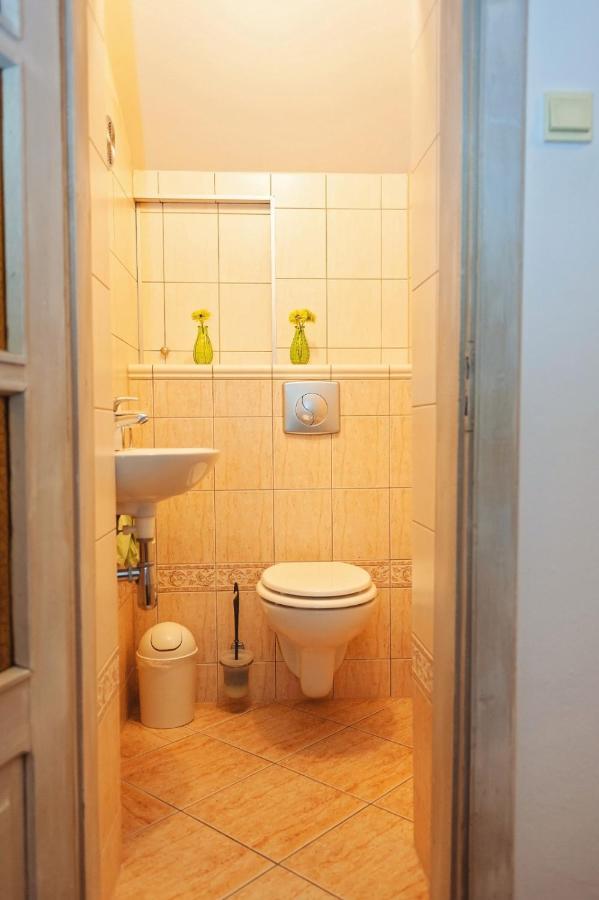 Villa Za Gorami, Za Lasami *