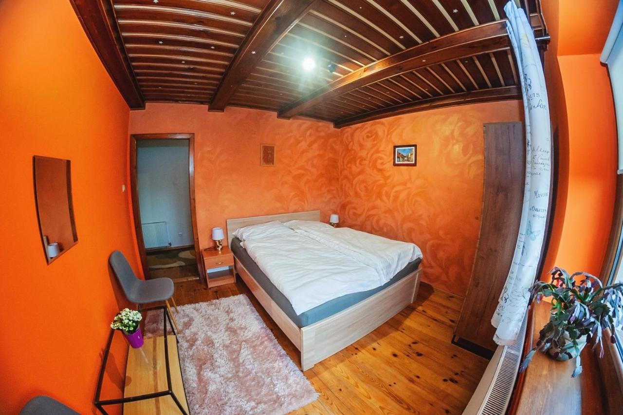 Za Gorami, Za Lasami Villa *