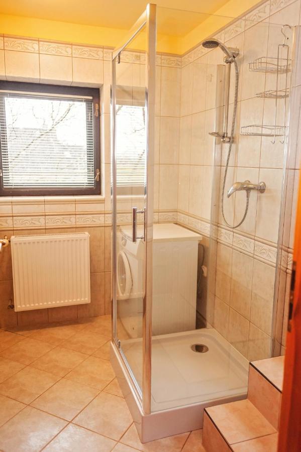 Za Gorami, Za Lasami Villa *