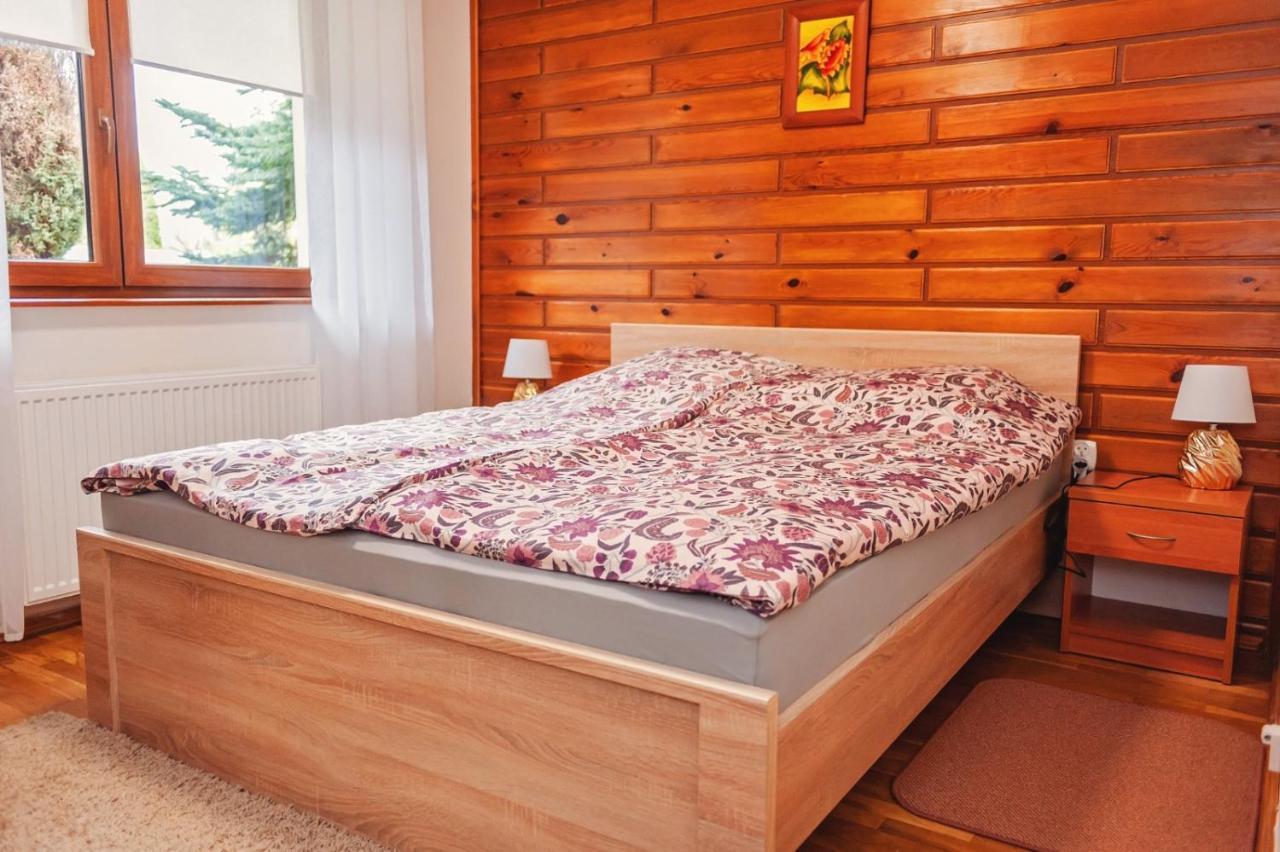 Villa Za Gorami, Za Lasami *