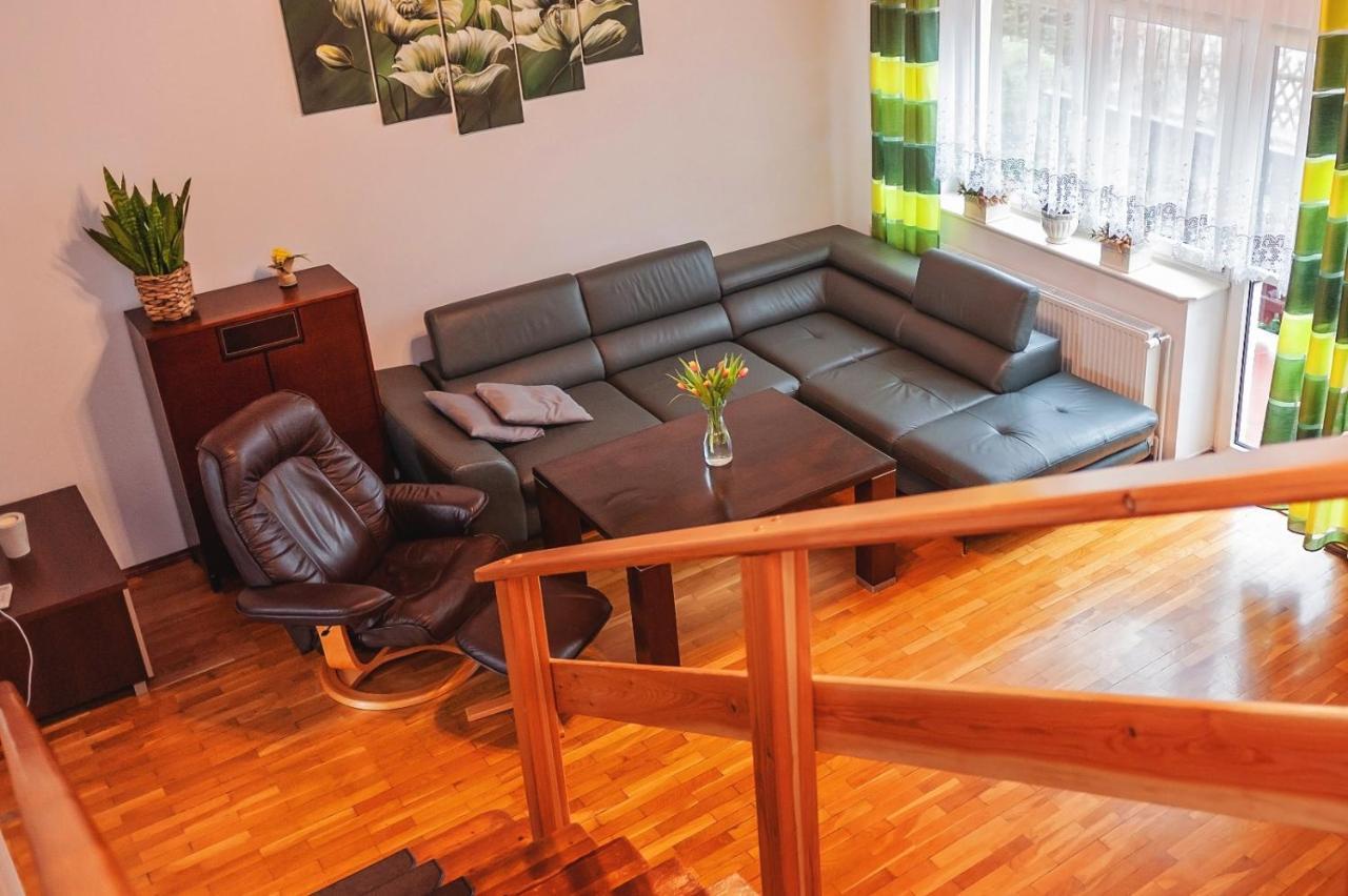 Villa Za Gorami, Za Lasami