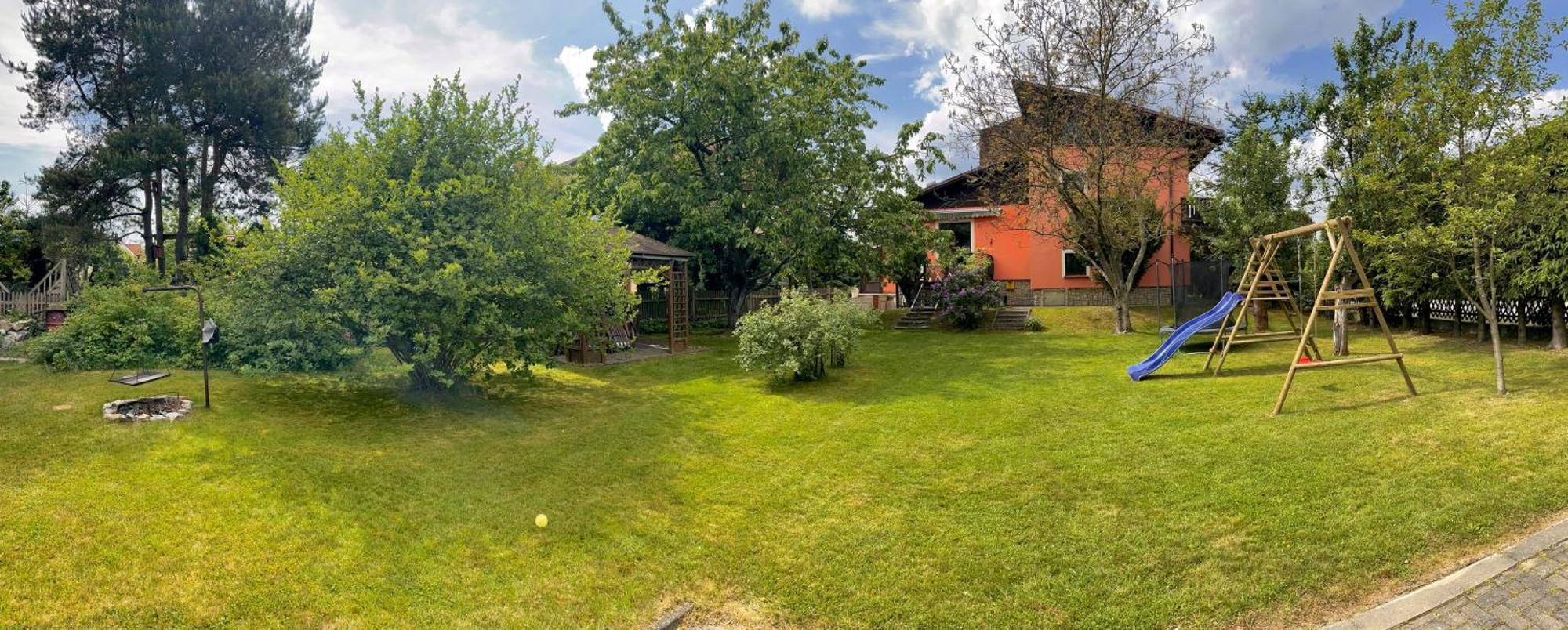 Villa Za Gorami, Za Lasami *